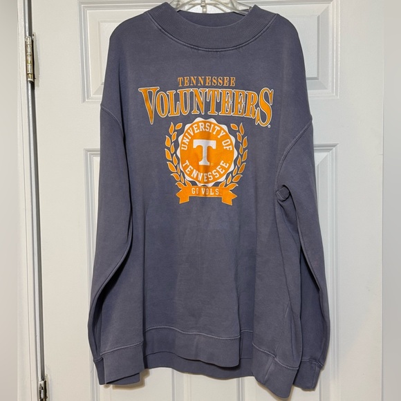 NWOT Women’s Chicka-D Oversized Tennessee Volunteers Pullover Sweatshirt Medium - Picture 1 of 5